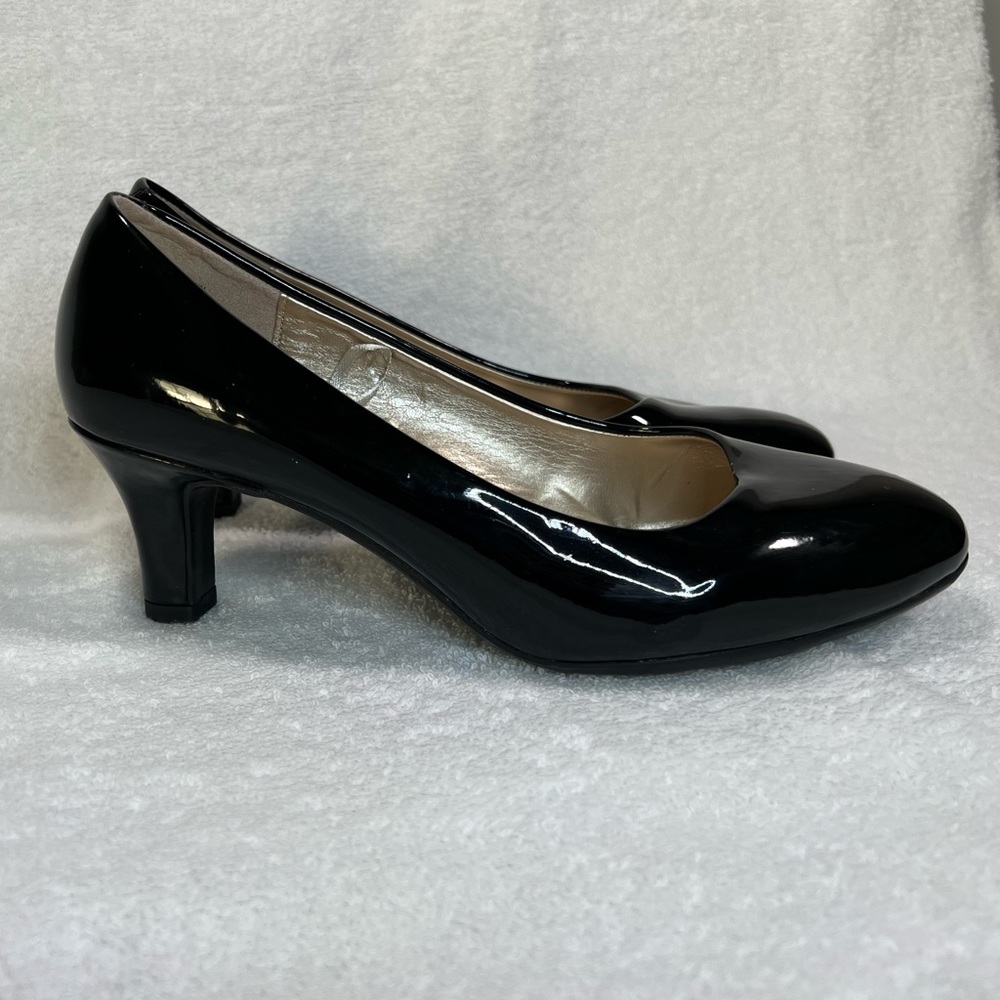 East 5th black patent leather shoes. NWOT